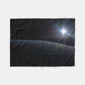 Couverture Polaire Le Soleil qui s'installe sur l'horizon terrestre. (Devant (Horizontal))