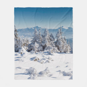 Couverture Polaire Les arbres d'hiver dans les montagnes couvertes de