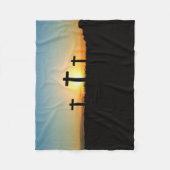 Couverture Polaire Les croix de crucifixion au coucher du soleil (Devant)