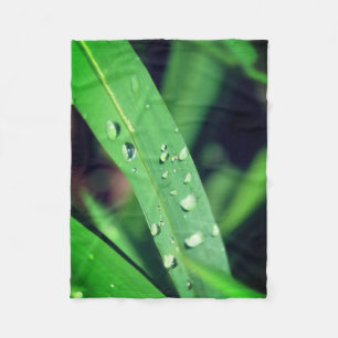 Couverture Polaire Les gouttes de pluie sur l'herbe