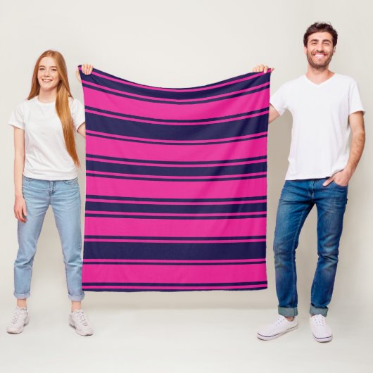 Couverture Polaire Les rayures de la marine rose (En situation)
