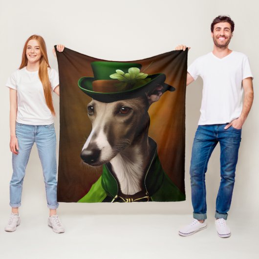 Couverture Polaire Lévrier en robe de la Saint-Patrick (En situation)