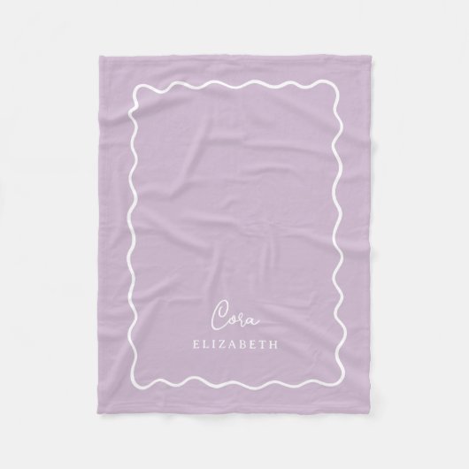 Couverture Polaire Lilac Violet Bordure Ondulée Monogrammée (Devant)