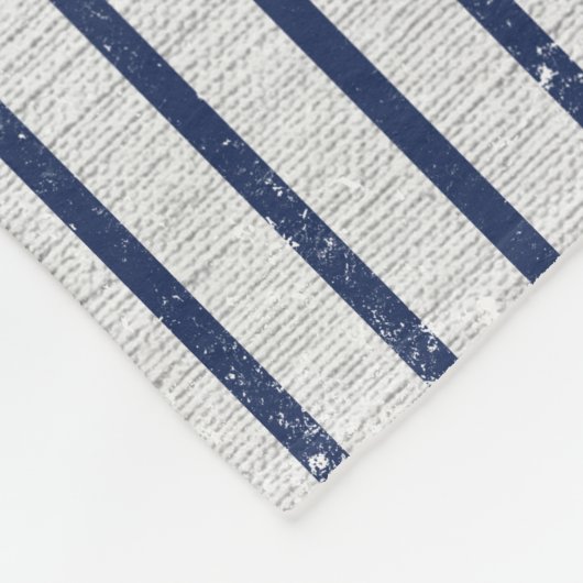 Couverture Polaire Lin gris rustique et rayures bleu marine Monogramm (Coin)