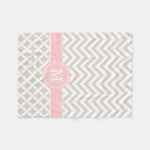 Couverture Polaire Linge Beige et rose Chevron Personnalisé Monogramm (Devant (Horizontal))