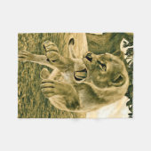 Couverture Polaire Lionne Chasseuse (Devant (Horizontal))