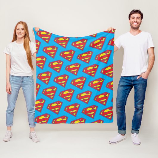 Couverture Polaire Logo classique Supergirl avec fond bleu (En situation)