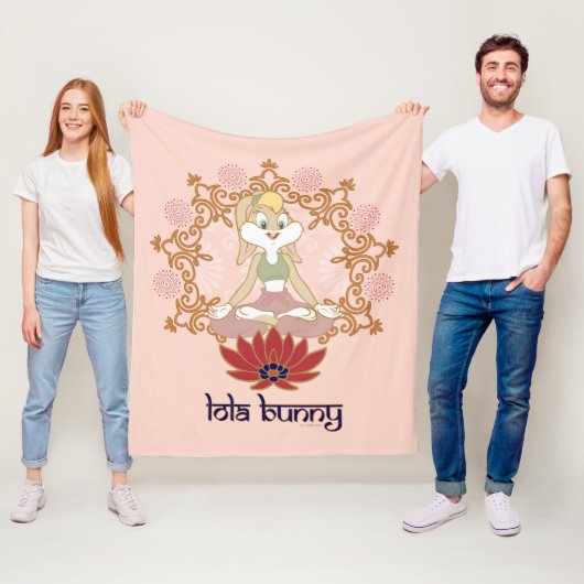 Couverture Polaire Lola Bunny Yoga Lotus Pose (En situation)