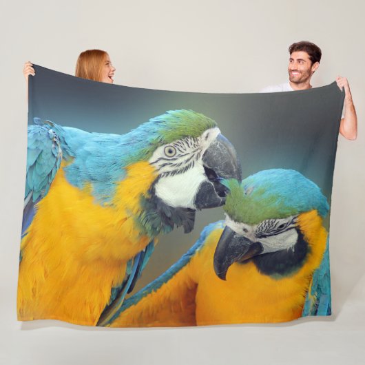 Couverture Polaire Macaws in love (En situation)