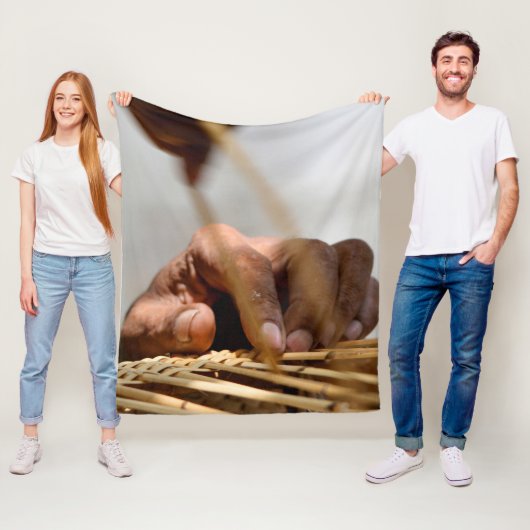 Couverture Polaire Main de Weaver (En situation)