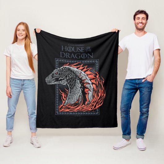 Couverture Polaire MAISON DU DRAGON | Profil de dragon en flammes (En situation)