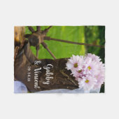 Couverture Polaire Mariage de marguerites roses rustiques et de botte (Devant (Horizontal))
