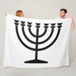Couverture Polaire Menorah juive (symbole du judaïsme)<br><div class="desc">Ce dessin illustre une menorah, utilisée par les Juifs pour célébrer les huit jours fériés d'Hanoukka. La menorah est un chandelier à neuf branches qui est allumé pendant Hanoukka. Huit des neuf branches ont des lumières (bougies ou lampes à huile) qui symbolisent les huit nuits du jour férié ; chaque...</div>