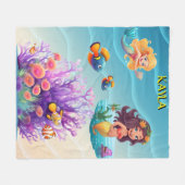 COUVERTURE POLAIRE MERMAID'S, POISSON, VAGUES ET BEAUCOUP DE COULEURS (Devant (Horizontal))