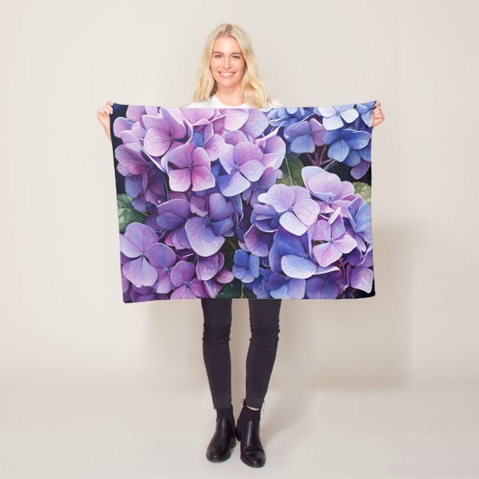 Couverture Polaire Minuit Jardin Violet Hydrangea Aquarelle (En situation)