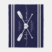 Couverture Polaire Modern Lake House Nom personnalisé Script | bleu m (Devant)