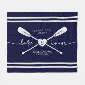 Couverture Polaire Modern Lake House Nom personnalisé Script | bleu m (Devant (Horizontal))