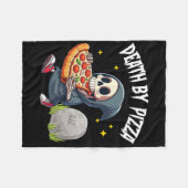 Couverture Polaire Moissonneur sinistre effrayant mangeant une pizza (Devant (Horizontal))