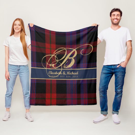 Couverture Polaire Monogramme BROWN Tartan bleu rouge Mariage des jeu (En situation)
