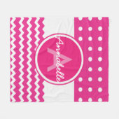 Couverture Polaire Monogramme Chevron blanc rose personnalisé (Devant (Horizontal))