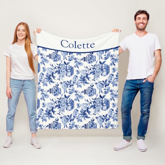 Couverture Polaire Monogramme chinoiserie bleue (En situation)