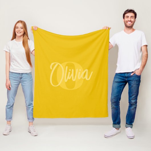 Couverture Polaire Monogramme cool Monochrome Jaune tendance (En situation)