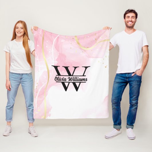 Couverture Polaire Monogramme en marbre rose | Parties scintillant d' (En situation)