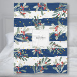 Couverture Polaire Monogramme familial Moderne Chic Botanique d'hiver<br><div class="desc">Restez chaleureux et douillet avec cette couverture en toison avec votre initiale monogramme et votre nom entouré de botaniques d'aquarelle peinte à la main et de baies dressées contre un arrière - plan rayé blanc et marine - le tout accentué par des pois de glitterie en faux or. Amusant et...</div>