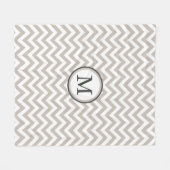 Couverture Polaire Monogramme Motif blanc et gris chaud (Devant (Horizontal))