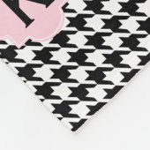 Couverture Polaire Monogramme Noir, Blanc et Pastel Rose Houndstooth (Coin)