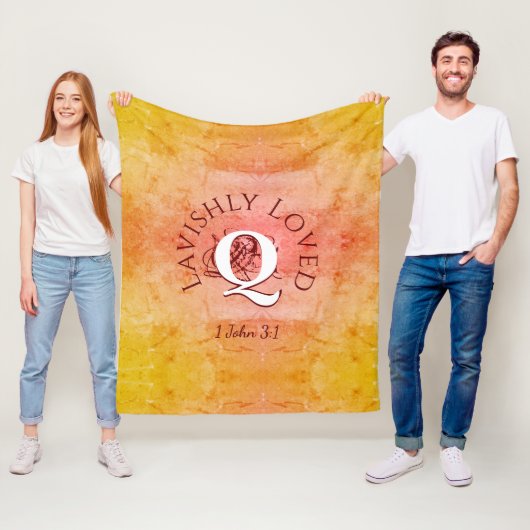 Couverture Polaire Monogramme personnalisé LAVISHLY AIVÉ Christian (En situation)