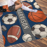 Couverture Polaire Monogramme personnalisé Marine Sports Bleus<br><div class="desc">Parfait pour les sportifs de tous âges et familles pour les événements sportifs. Restez au chaud lors des matchs de football, de football, de hockey et de basket-ball et bougez sur le canapé avec cette couverture en toison monogrammée multisport à motif multisport. Comprend un motif cool et unique à la...</div>