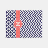 Couverture Polaire Monogramme personnalisé Navy Blue et Coral Chevron (Devant (Horizontal))
