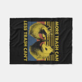 Couverture Polaire More Trash Can Less Trash Can't Funny Raccoon Meme (Devant (Horizontal))