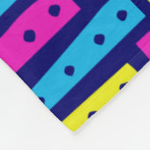 Couverture Polaire Motif Abstrait - Couleurs 02 sur Bleu foncé (Coin)