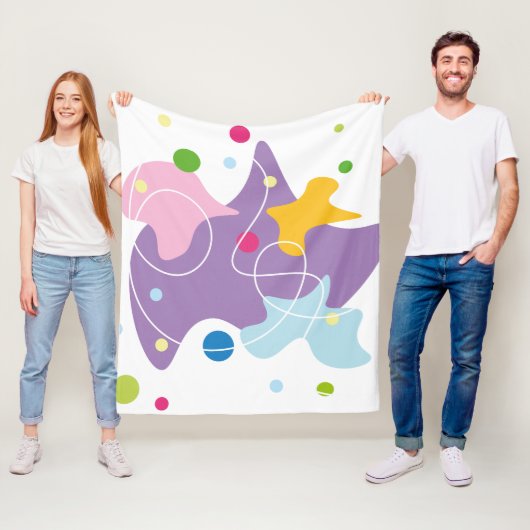 Couverture Polaire Motif abstrait tendance dans les couleurs violet e (En situation)