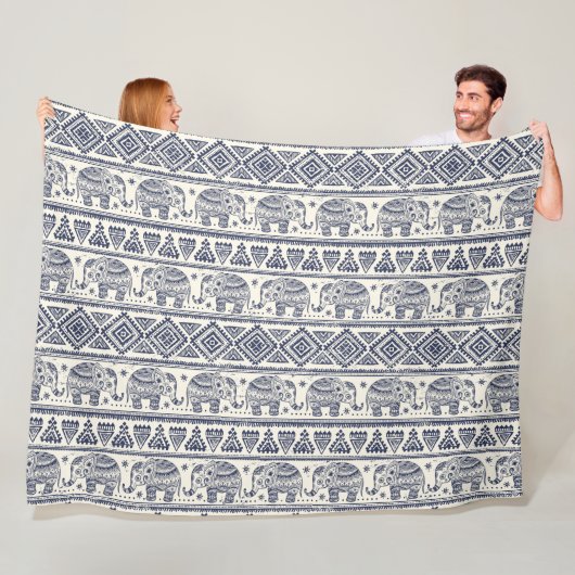 Couverture Polaire Motif aztèque tribal ethnique d'éléphant (En situation)