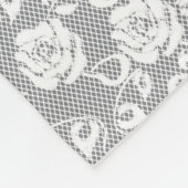 Couverture Polaire Motif blanc de dentelle sur l'arrière - plan gris (Coin)