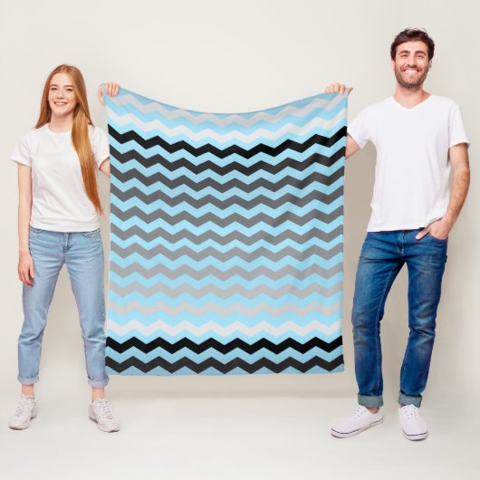 Couverture Polaire Motif Chevron Gradient inaltérable sur Baby Blue (En situation)