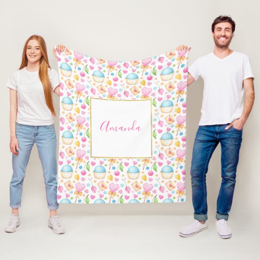 Couverture Polaire Motif d'aquarelle douce Coeurs et Cupcakes (En situation)