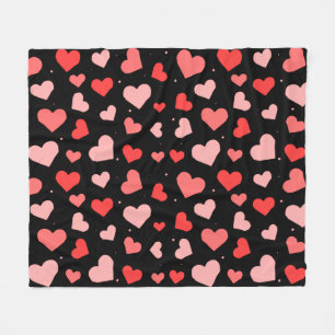 Couverture Polaire Motif de cœurs aux tons rouges sur fond noir