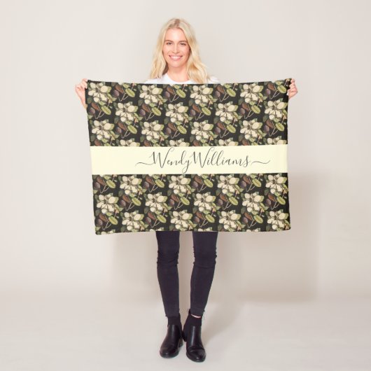 Couverture Polaire Motif de fleurs de Magnolia peint à la lumière per (En situation)