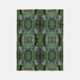Couverture Polaire Motif de Lys d'eau