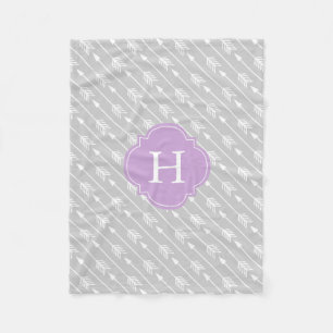 Couverture Polaire Motif des flèches monogrammes gris et lavande