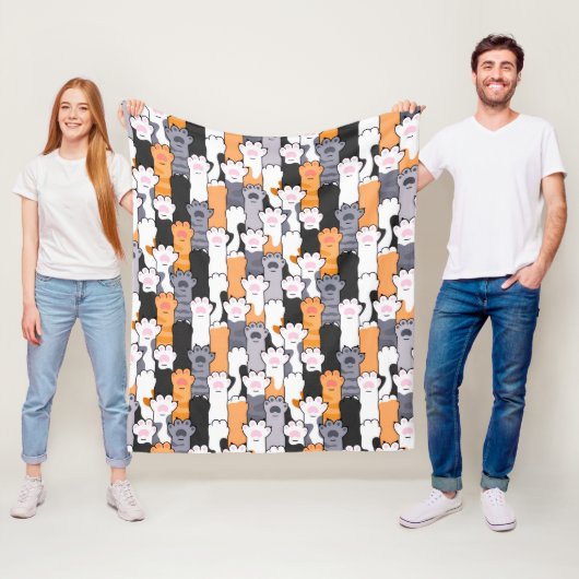 Couverture Polaire Motif Empreintes de Chat (En situation)