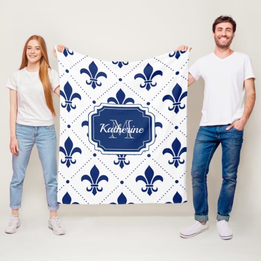 Couverture Polaire motif Fleur-De-lis (En situation)