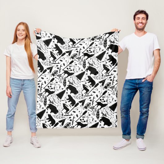 Couverture Polaire Motif forestier rustique de l'ours noir de chevreu (En situation)