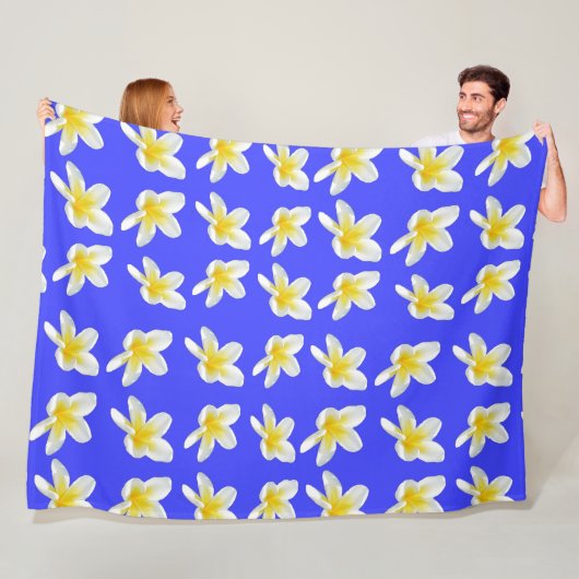 Couverture Polaire Motif Frangipani Bleu Et Jaune, (En situation)