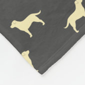 Couverture Polaire Motif jaune de silhouettes de labrador retriever (Coin)