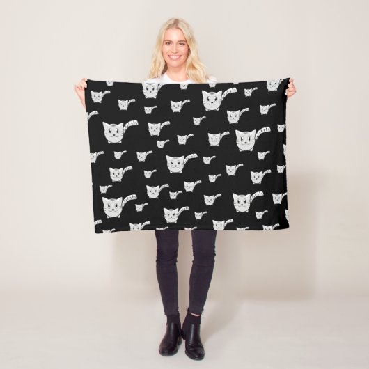 Couverture Polaire Motif Kitty noir et blanc (En situation)